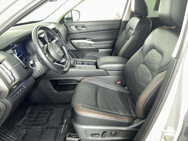2024 Nissan Pathfinder Platinum FWD