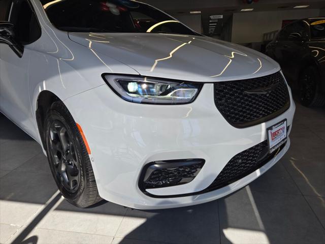2024 Chrysler Pacifica Hybrid S Appearance Pkg
