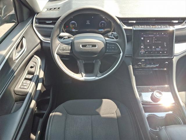 2023 Jeep Grand Cherokee Laredo 4x4