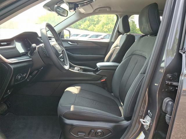 2023 Jeep Grand Cherokee Laredo 4x4