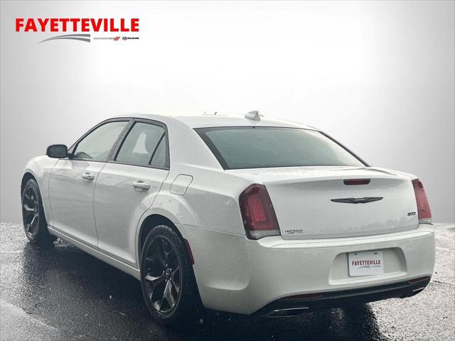2022 Chrysler 300 Touring