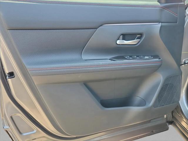 2025 Nissan Kicks SR FWD