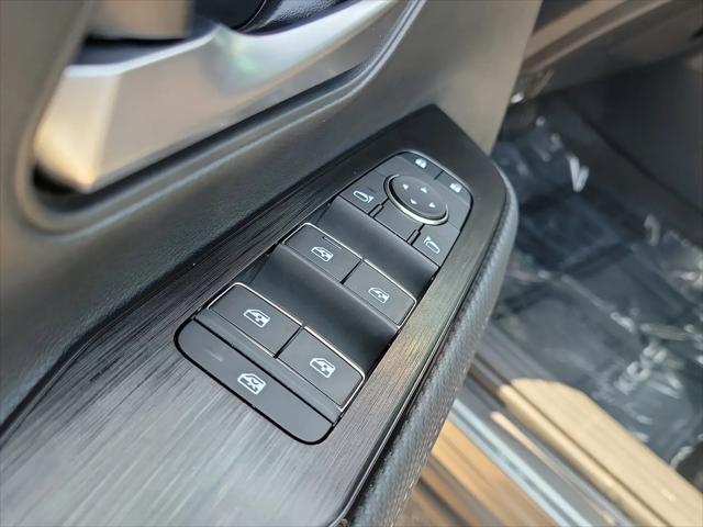 2025 Nissan Kicks SR FWD