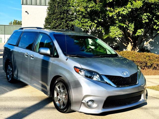 2014 Toyota Sienna SE 8 Passenger for sale in Philadelphia, PA