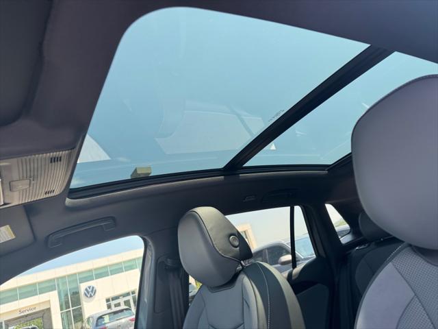 2025 Volkswagen Tiguan 2.0T SE R-Line Black