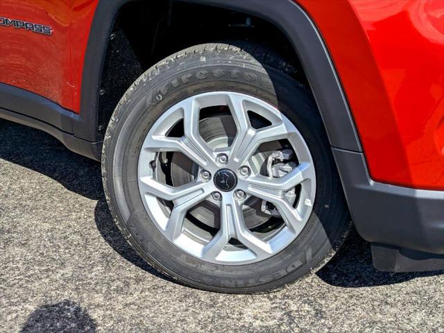2025 Jeep Compass COMPASS LATITUDE 4X4
