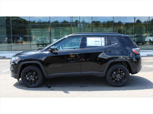 2025 Jeep Compass COMPASS LATITUDE 4X4