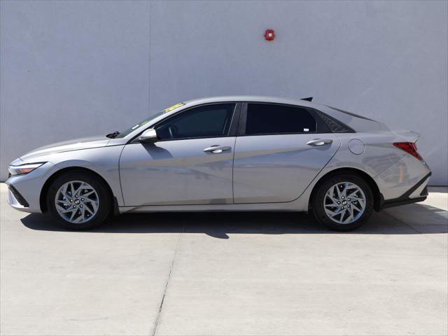 2024 Hyundai Elantra SEL 2024 Hyundai Elantra SEL