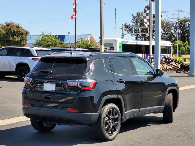 2025 Jeep Compass COMPASS LATITUDE 4X4