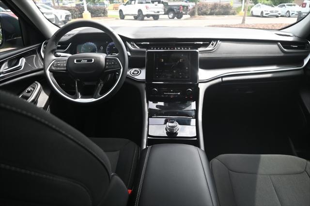 2023 Jeep Grand Cherokee Laredo 4x2