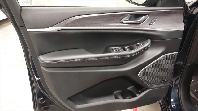 2024 Jeep Grand Cherokee Anniversary Edition