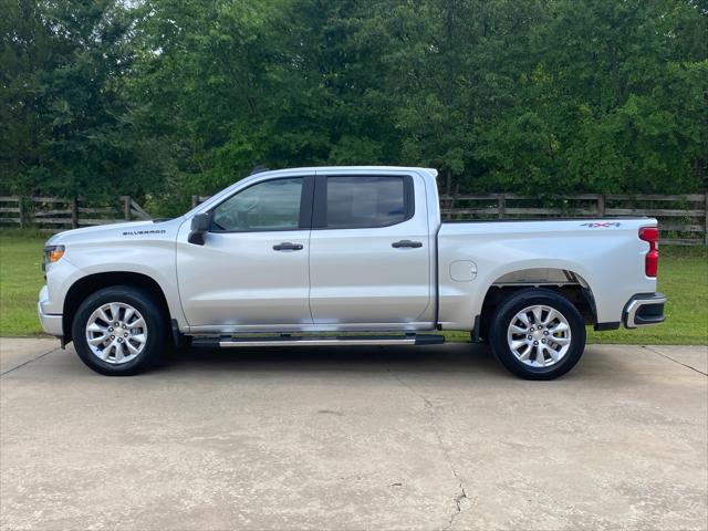 2022 Chevrolet Silverado 1500 4WD Crew Cab Short Bed Custom