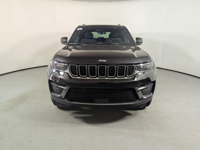 2025 Jeep Grand Cherokee GRAND CHEROKEE LAREDO X 4X4
