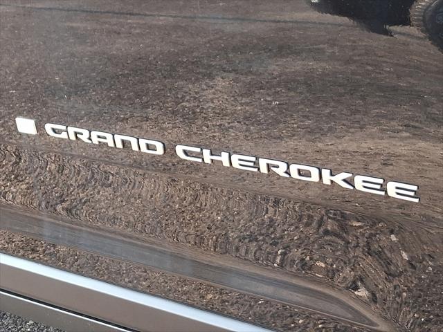 2025 Jeep Grand Cherokee GRAND CHEROKEE L LAREDO X 4X4