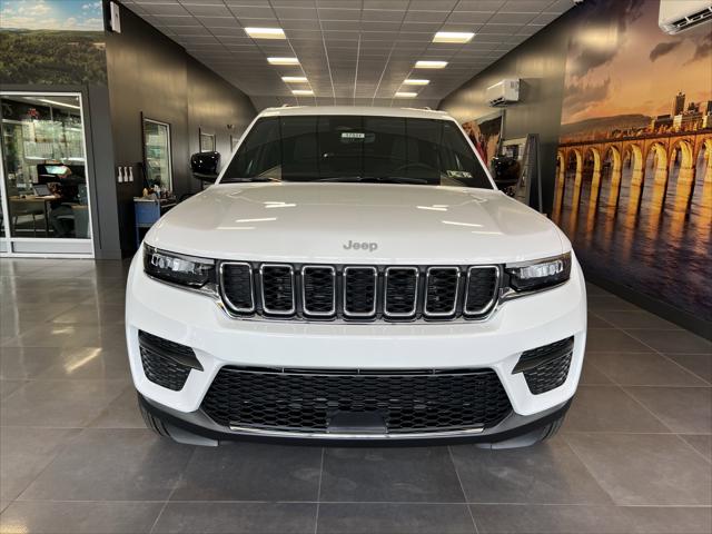 2025 Jeep Grand Cherokee GRAND CHEROKEE LAREDO X 4X4
