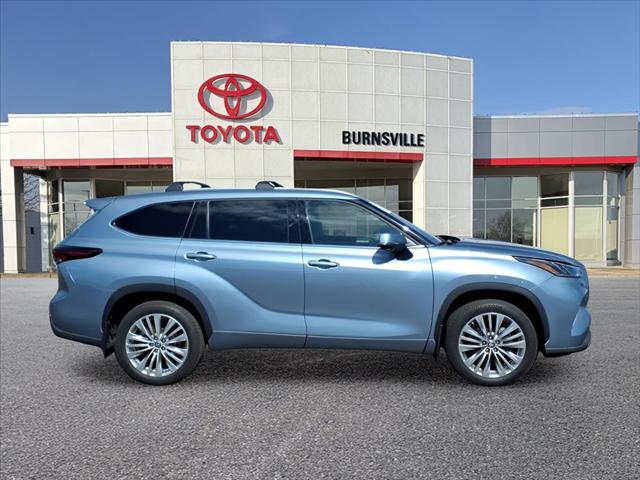 Used 2024 Toyota Highlander Platinum with VIN 5TDKDRBH5RS558649 for sale in Burnsville, Minnesota