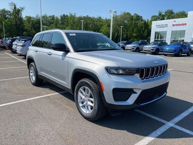 2025 Jeep Grand Cherokee GRAND CHEROKEE LAREDO X 4X4