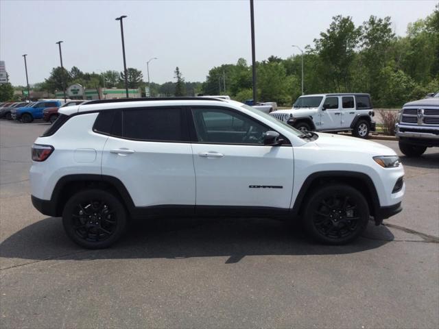 2025 Jeep Compass COMPASS LATITUDE 4X4