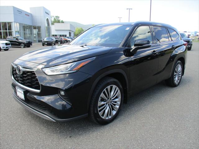 2022 Toyota Highlander Platinum
