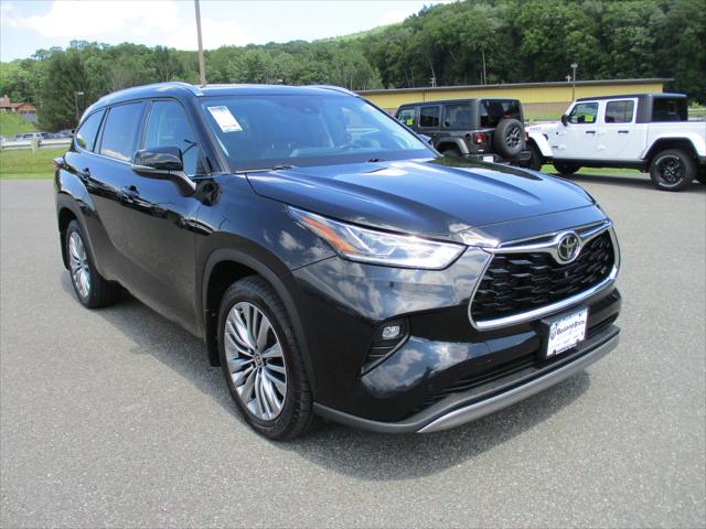 2022 Toyota Highlander Platinum