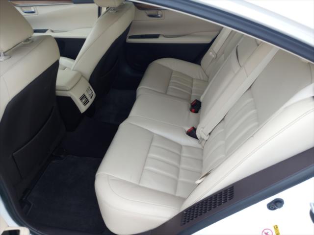 2016 Lexus ES 300h Unknown