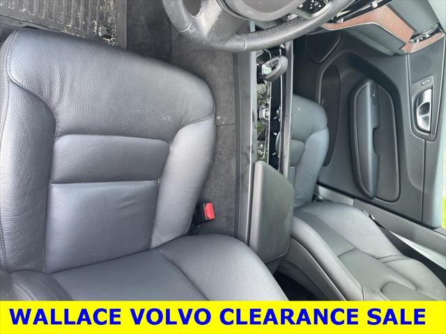2024 Volvo XC60 B5 Plus Dark Theme