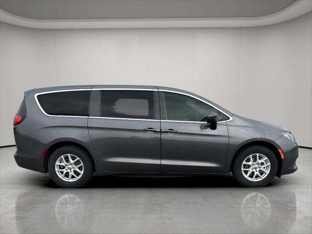 2022 Chrysler Voyager LX 2022 Chrysler Voyager LX