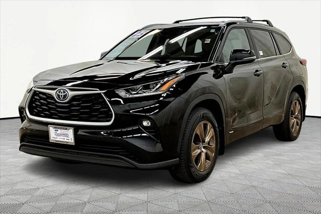 2023 Toyota Highlander Hybrid XLE Bronze