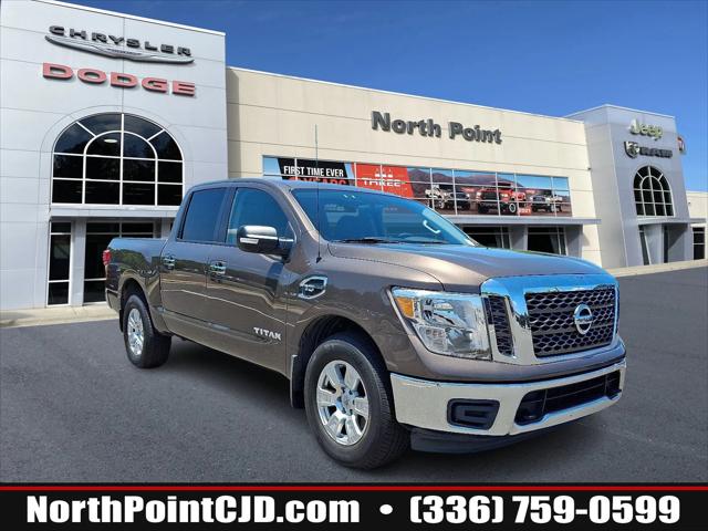 2017 Nissan TITAN SV