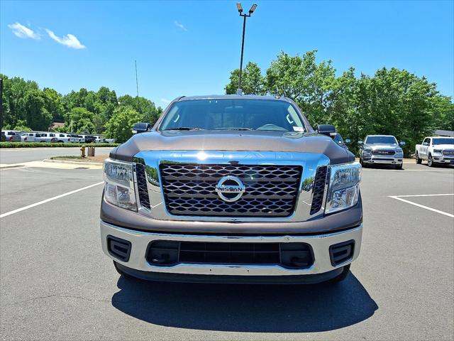 2017 Nissan TITAN SV