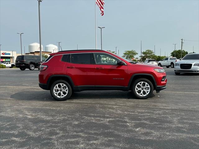 2025 Jeep Compass COMPASS LATITUDE 4X4