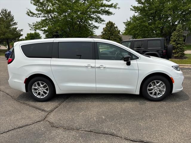 2025 Chrysler Pacifica PACIFICA SELECT