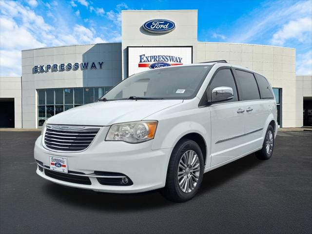 2014 Chrysler Town and Country Touring-L