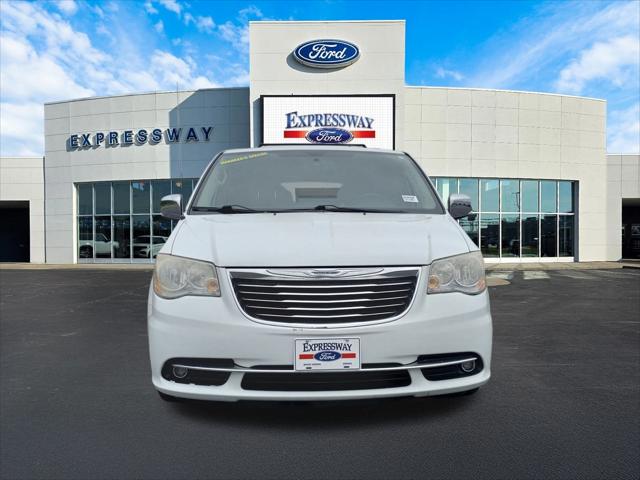 2014 Chrysler Town and Country Touring-L