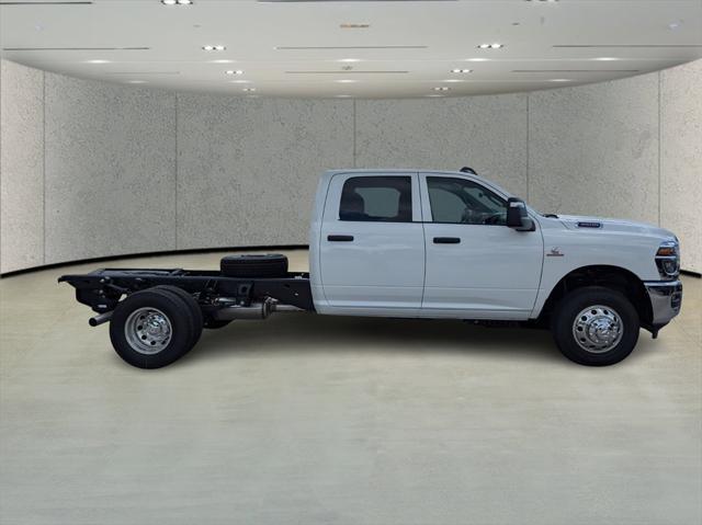 2025 RAM Ram 3500 Chassis Cab RAM 3500 TRADESMAN CREW CAB CHASSIS 4X4 60 CA