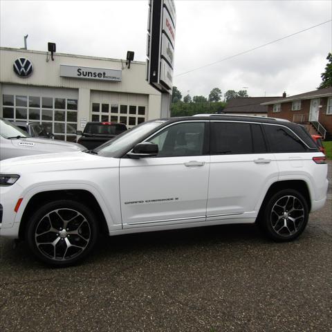 2022 Jeep Grand Cherokee Summit Reserve 4x4 2022 Jeep Grand Cherokee Summit Reserve 4x4