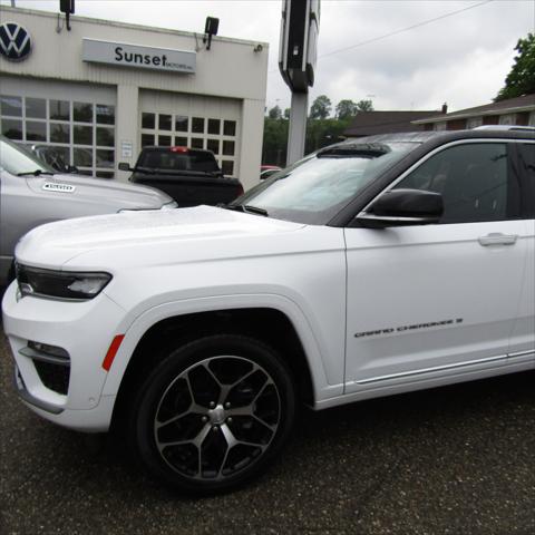 2022 Jeep Grand Cherokee Summit Reserve 4x4 2022 Jeep Grand Cherokee Summit Reserve 4x4