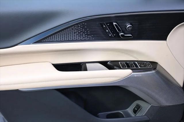 2025 Cadillac iQ Luxury w/1SE