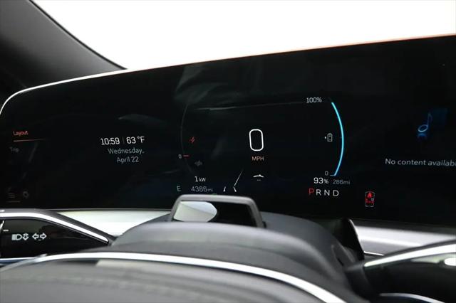 2025 Cadillac iQ Luxury w/1SE