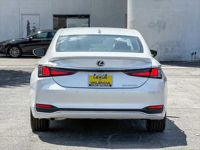 2025 Lexus ES 300h Unknown