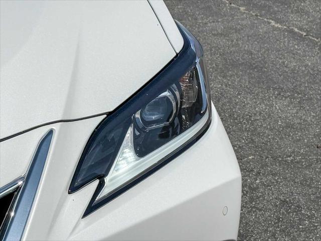 2025 Lexus ES 300h Unknown