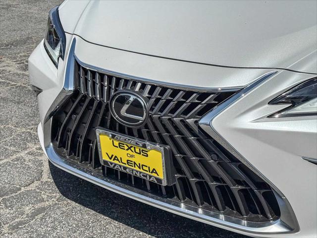 2025 Lexus ES 300h Unknown