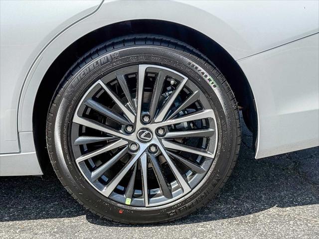 2025 Lexus ES 300h Unknown