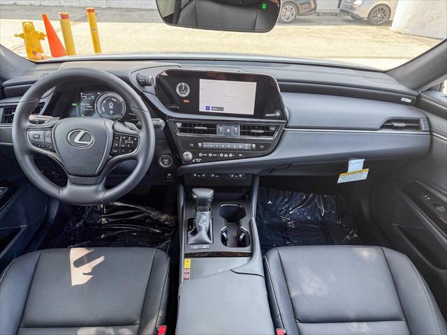 2025 Lexus ES 300h Unknown