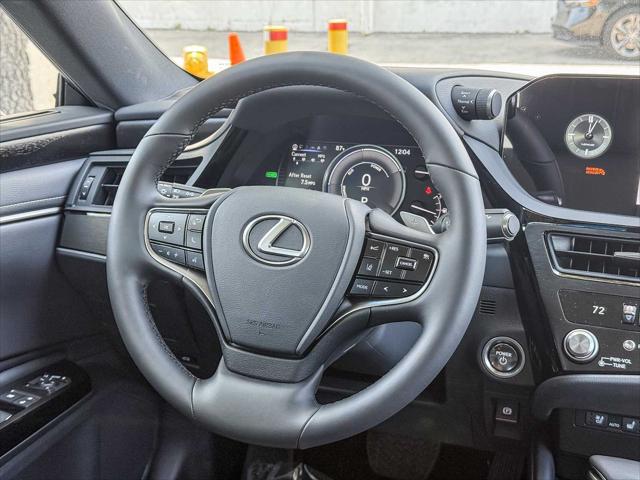 2025 Lexus ES 300h Unknown