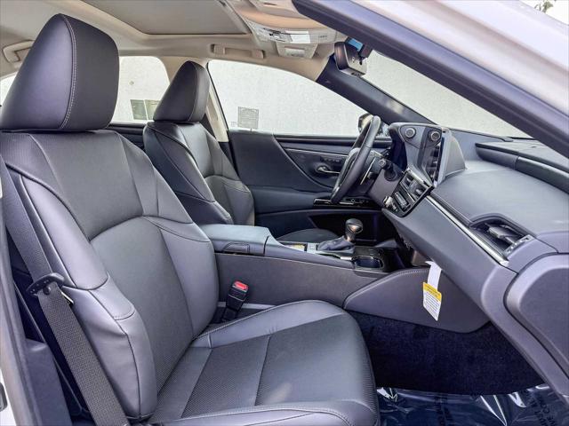 2025 Lexus ES 300h Unknown