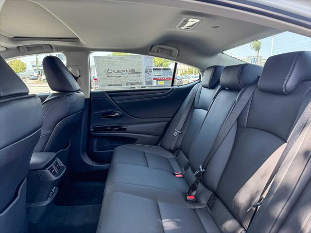 2025 Lexus ES 300h Unknown