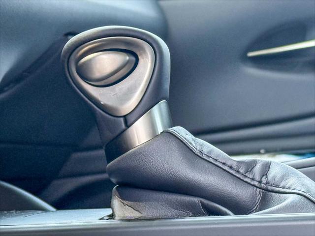2025 Lexus ES 300h Unknown
