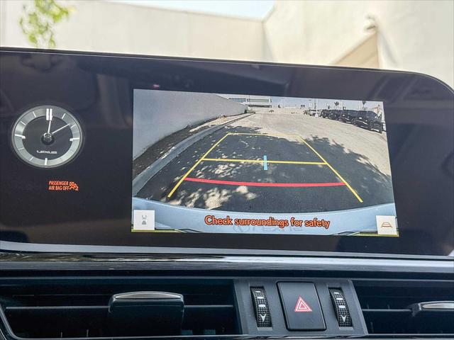 2025 Lexus ES 300h Unknown