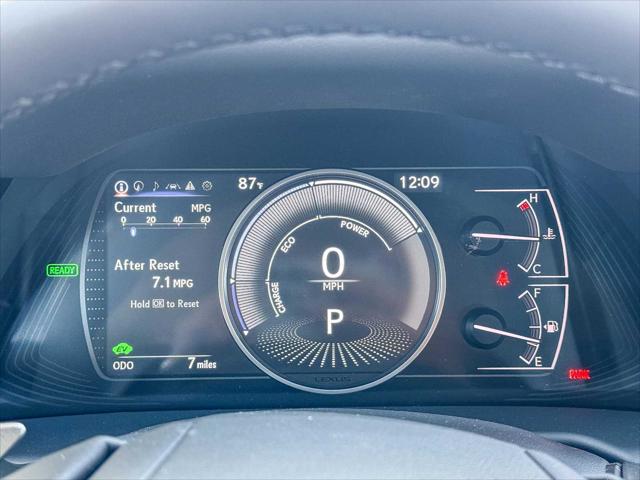 2025 Lexus ES 300h Unknown